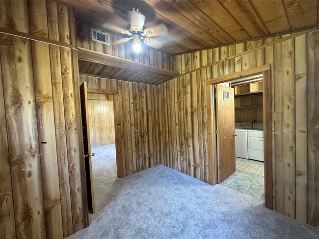 Building Photo - 17901 Pine St