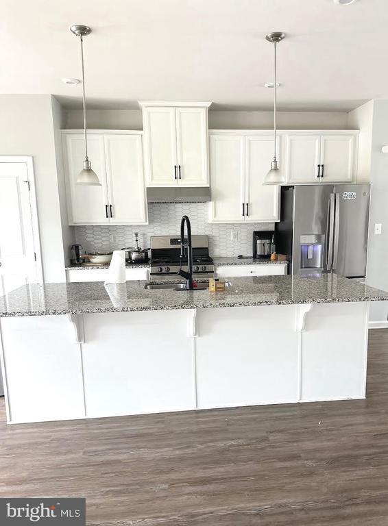 514 Landing Dr