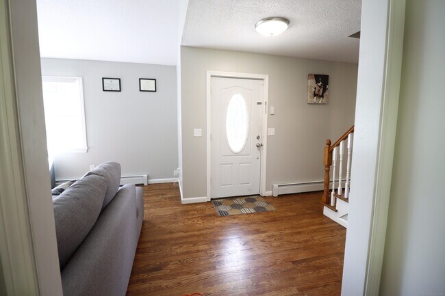 Photo - 205 Perkins St