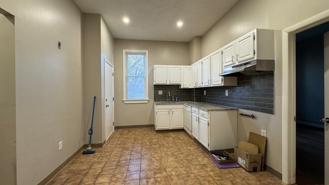 Building Photo - 62 River St Unit 1