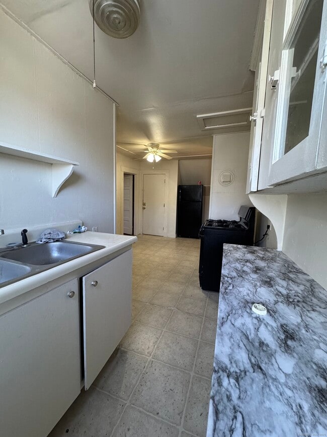 Photo - 144 Montauk Ave Unit 3