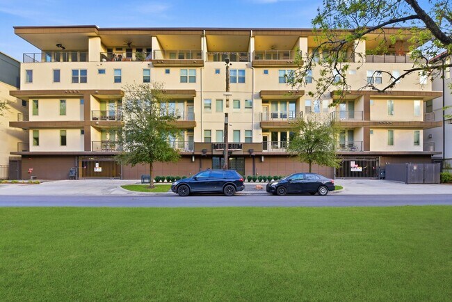 Photo - 4819 Caroline St Unit 109