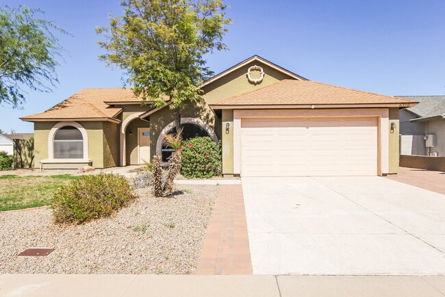 Building Photo - 6320 W Port Royale Ln