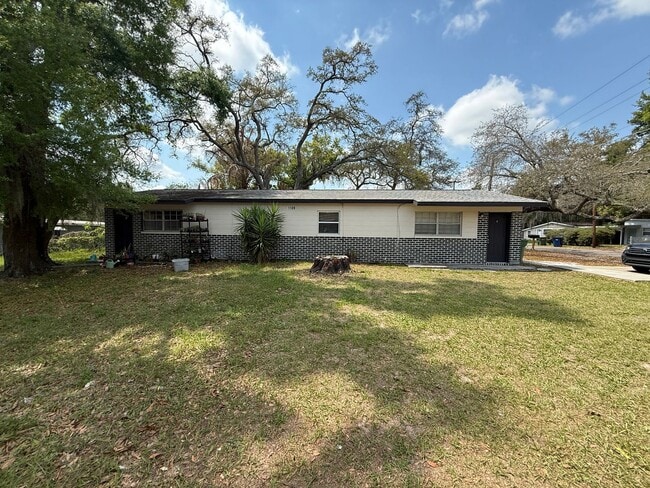 Building Photo - Affordable 2 Bedroom, 1 Bath half duplex in North Tampa