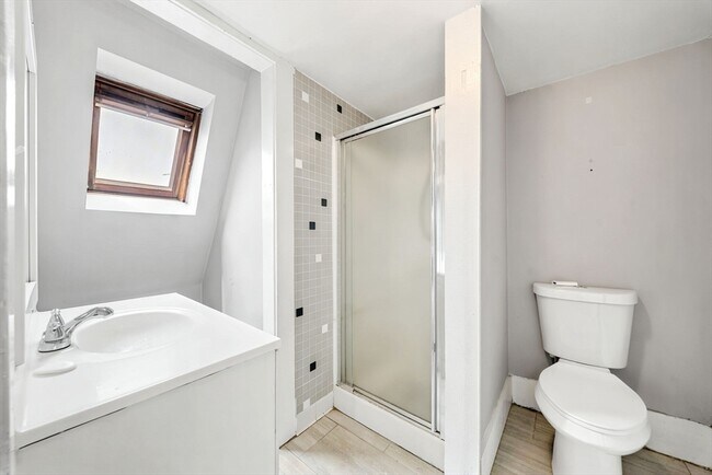 Photo - 30 Irwin St Unit 3