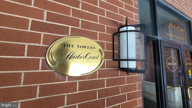 Building Photo - 10 E Lee St Unit 705