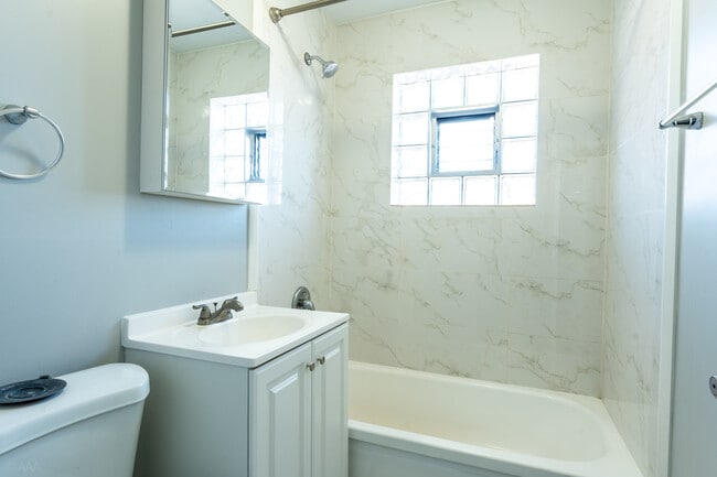 Photo - 6947 S Jeffery Blvd Unidad 2E