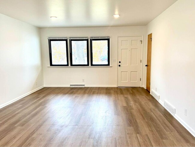 Photo - 1305 9th St W