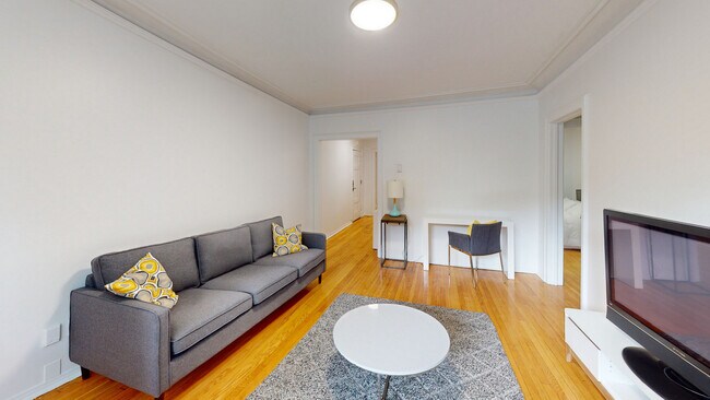 Photo - 5881 Monkland