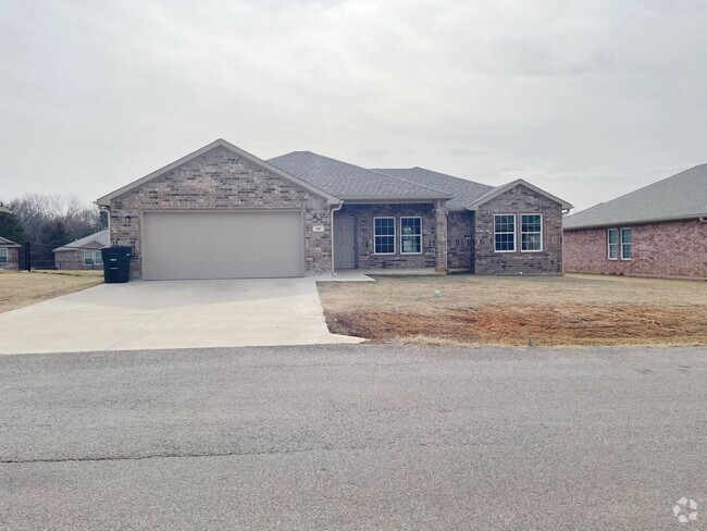 Building Photo - Beautiful 3 bedroom 2 Bath Home Close to C...