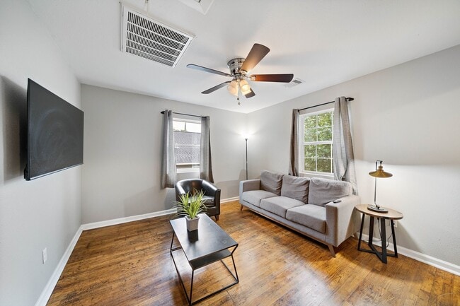 Photo - 6923 Avenue F