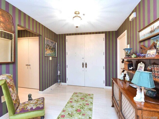 Photo - 123 Middle Neck Rd Unit 304-5