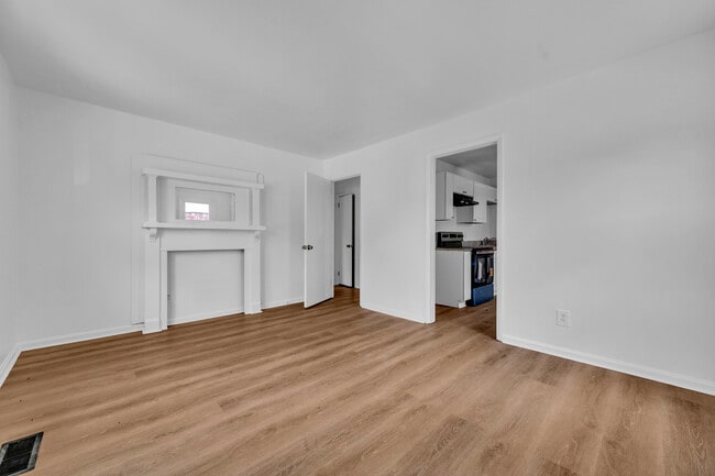 Photo - 208 17th Ave SW