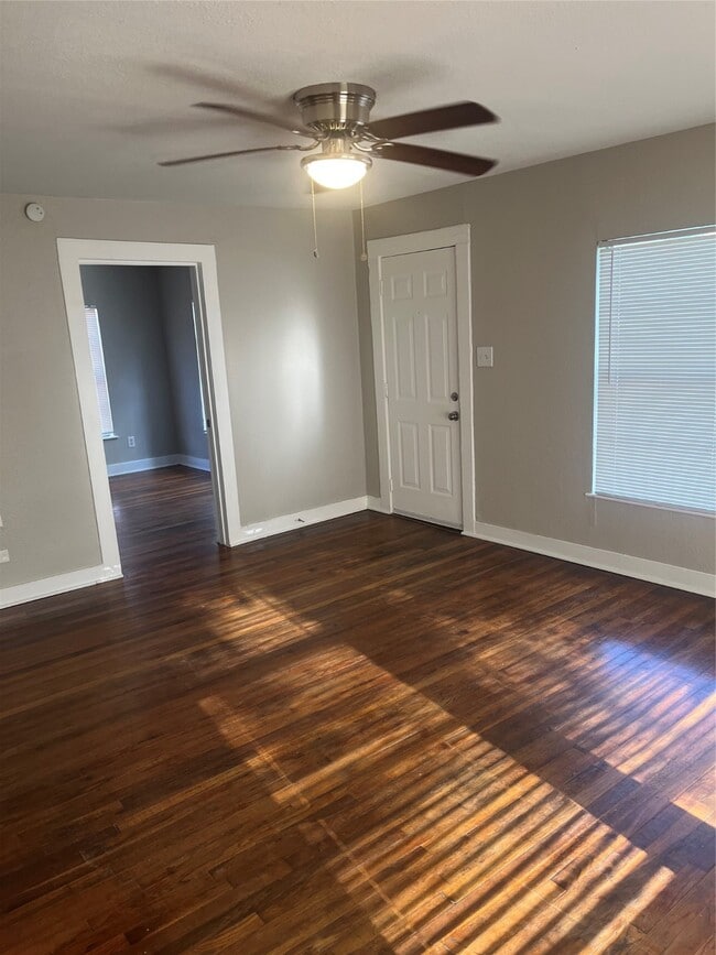 Photo - 704 15th Ave N