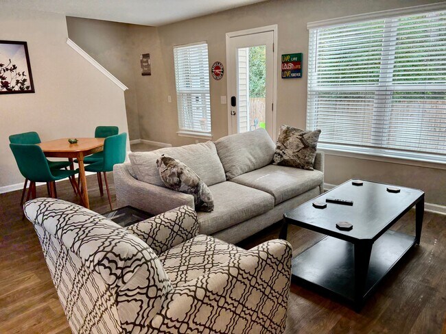 Photo - 194 Spencer Cir