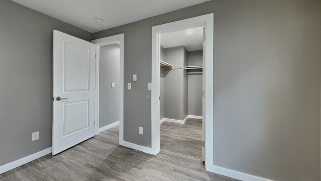 Photo - 1105 S Woodlawn St Unit 1