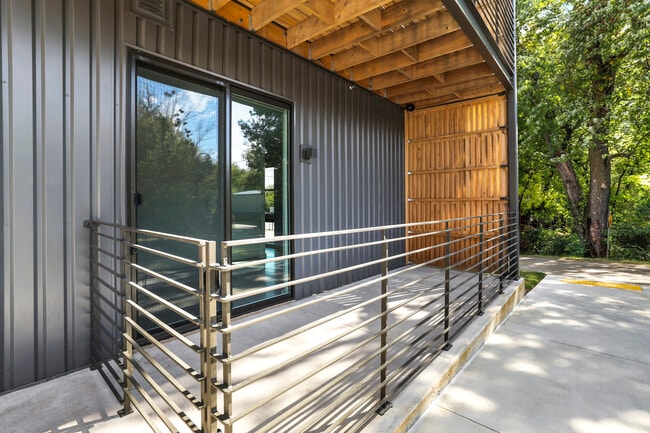 Richland 0/1 patio