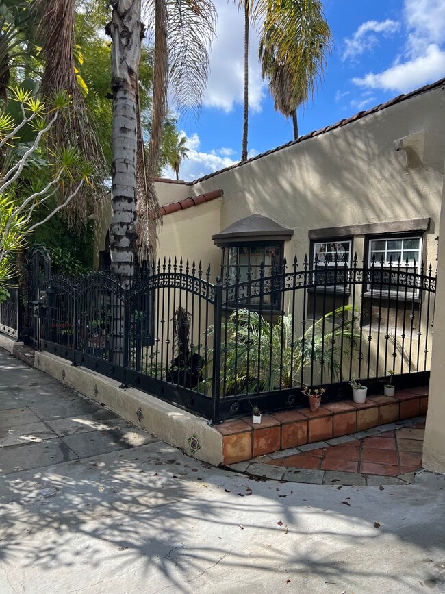 2051 Ivar Ave Unidad 2051