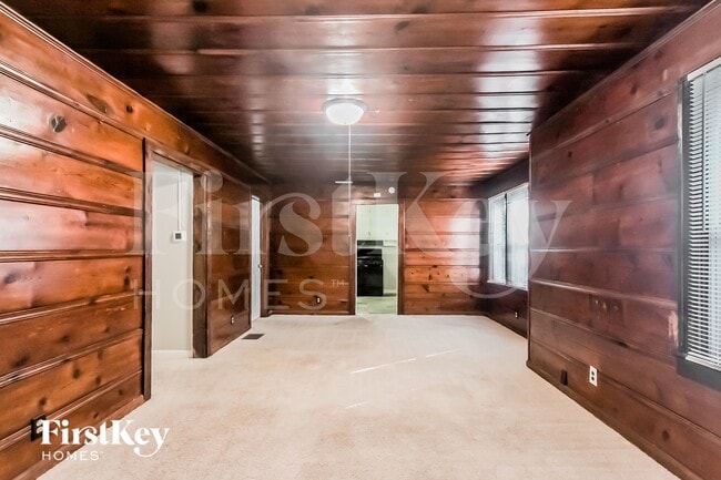 Photo - 4719 Wellington Ave