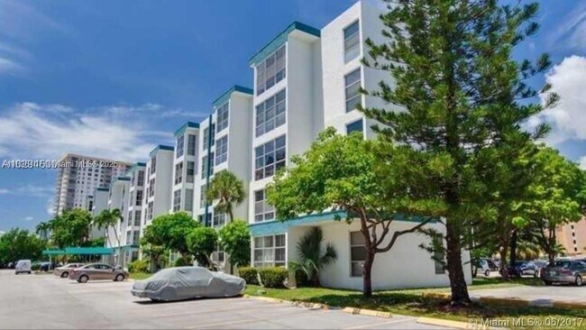 Building Photo - 17570 Atlantic Blvd Unit 406 Rental