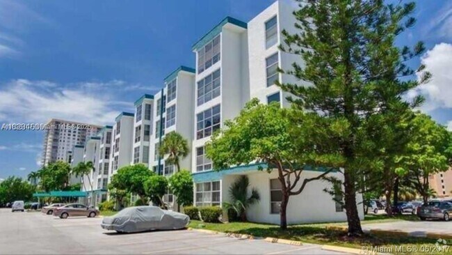 Building Photo - 17570 Atlantic Blvd Unit 406 Rental