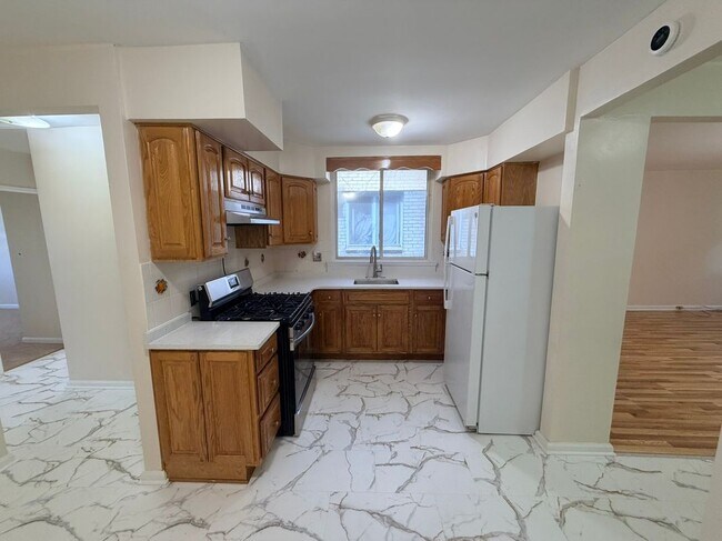 Photo - 2076 E 63rd St Unidad 2nd Fl