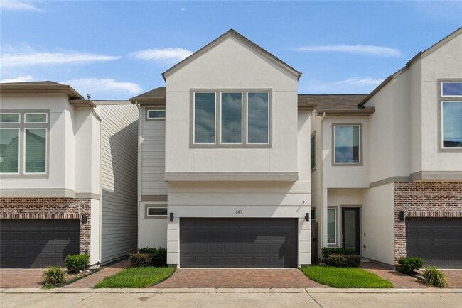 Photo - 147 Knightsbridge Park Ln
