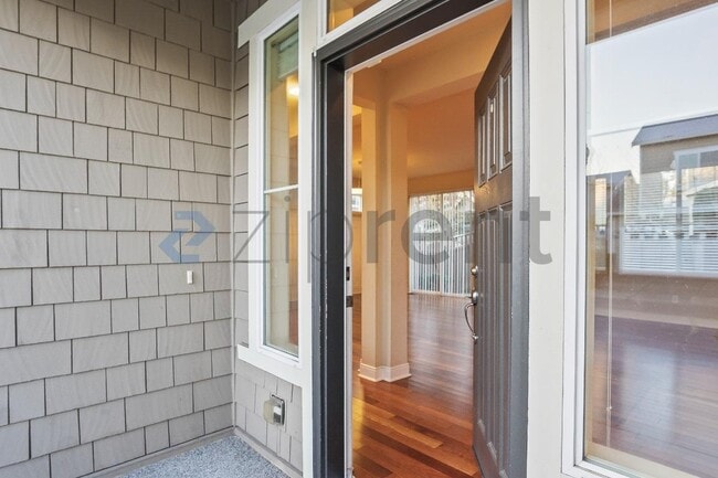 Photo - 18232-18236 36 Ave SE