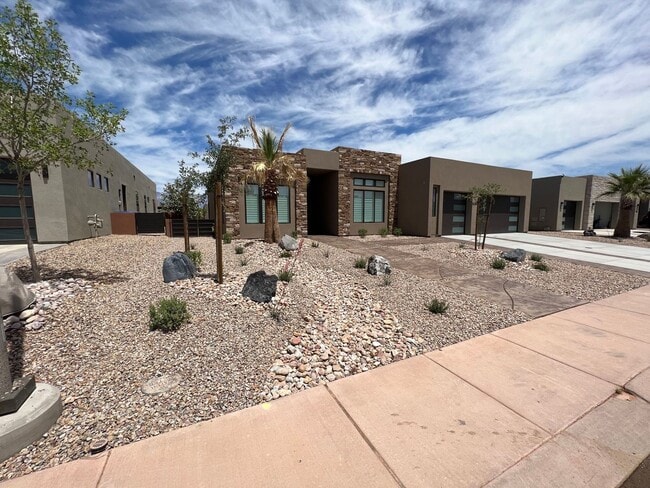 Photo - Beautiful 4 Bedroom, 4 Bathroom Home in Th...