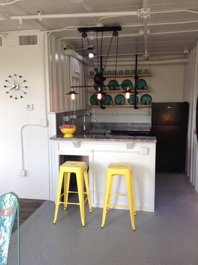 Building Photo - 1400 Sycamore Ave Unit 4A