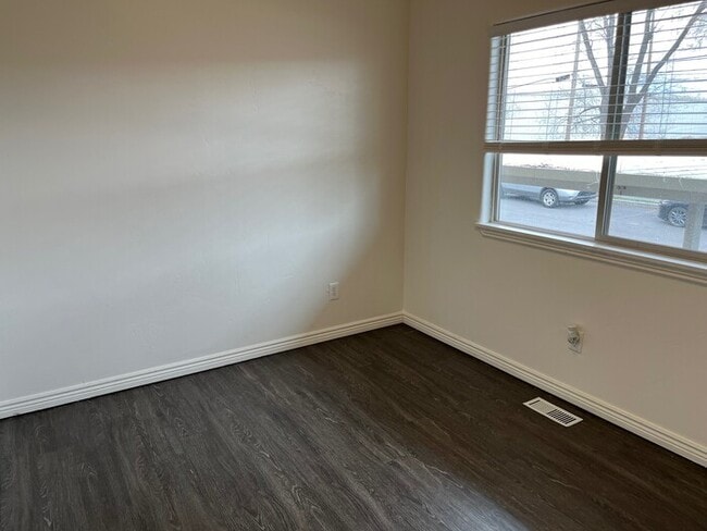 Photo - Fantastic Murray 3 Bedroom Townhome!