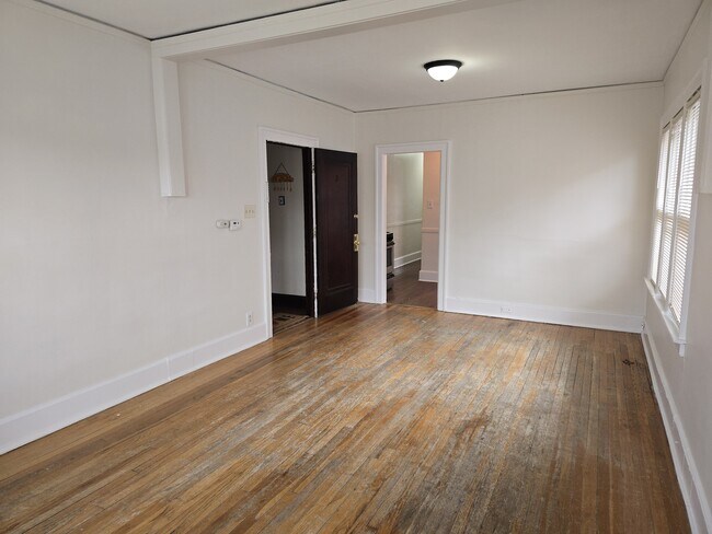 Photo - 860 Nottingham Rd Unit 4