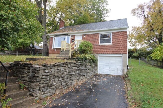 Photo - 1646 Raglan St