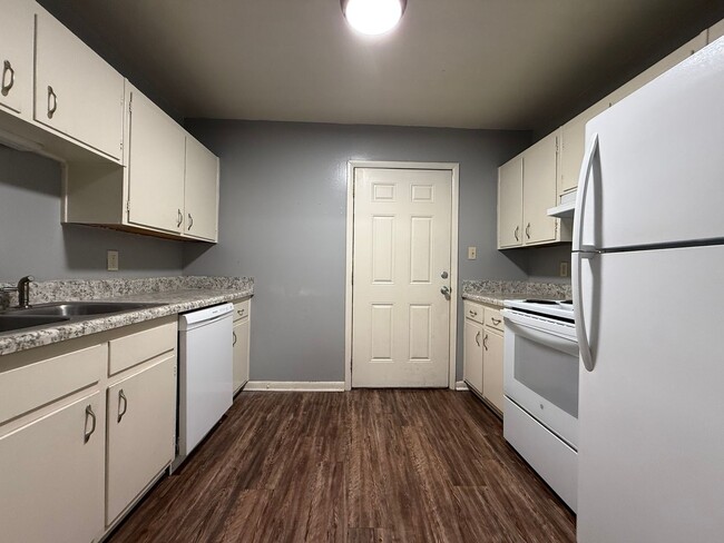 Photo - 1231 Buckingham Dr Unit 1231-3