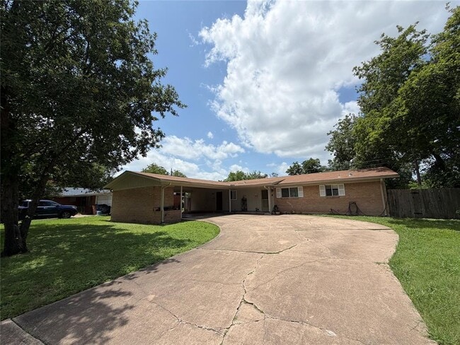 Building Photo - 2201 Lanier Dr