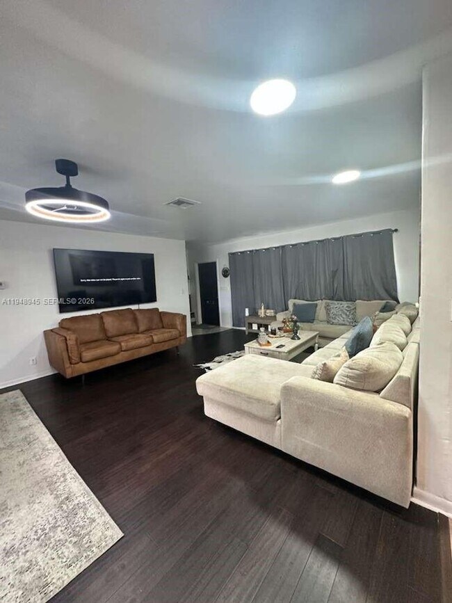 Photo - 2827 McKinley St