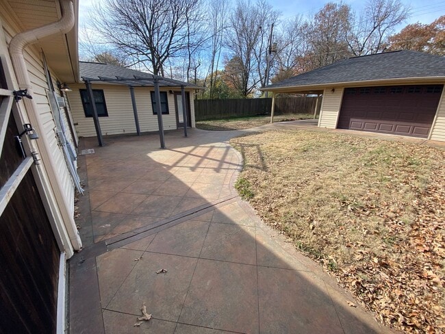1403 Doris Dr