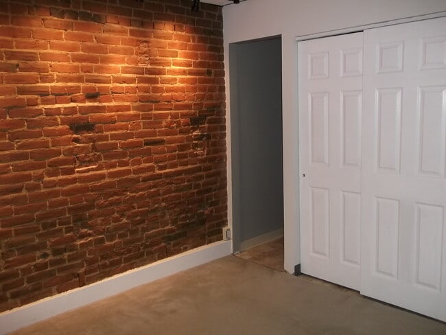 Building Photo - 710 Market St Unit 1st Flr