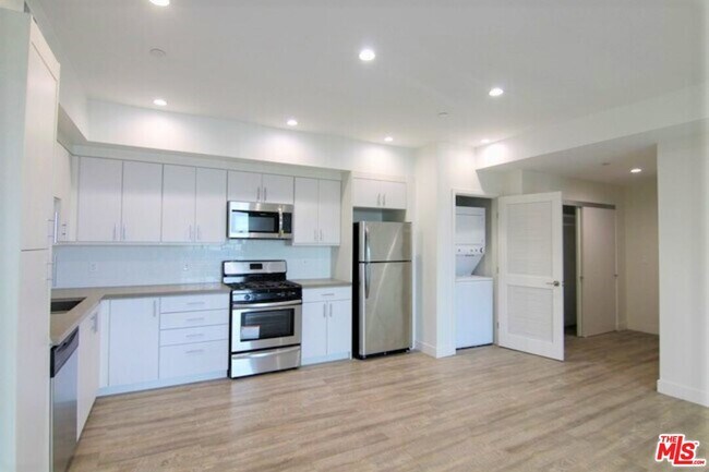 Photo - 744 Hartford Ave Unit 302