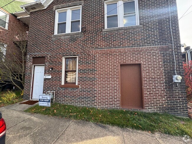 Building Photo - Beautifully Updated 2 Bedroom in Penn-Traf... Rental