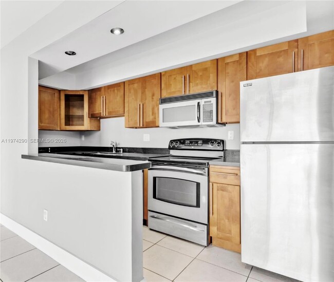 Building Photo - 4560 NW 79th Ave Unit 2H