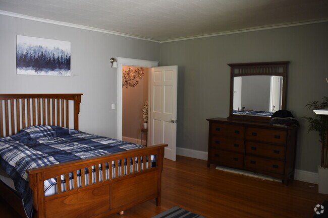 Building Photo - 105 Strathmore Rd Unit Apartment