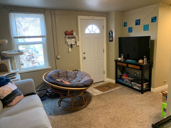 Building Photo - 2114 10th Ave Unit B Rental