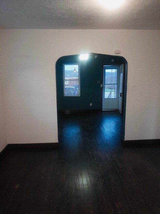 Photo - 919 School St