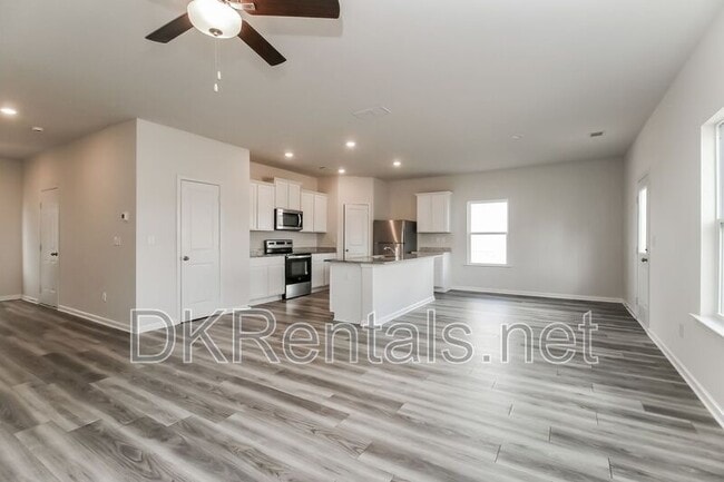 Photo - 160 Avondale Blvd SE