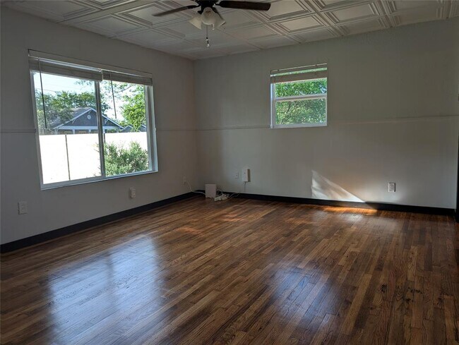 Photo - 6915 Providence Ave