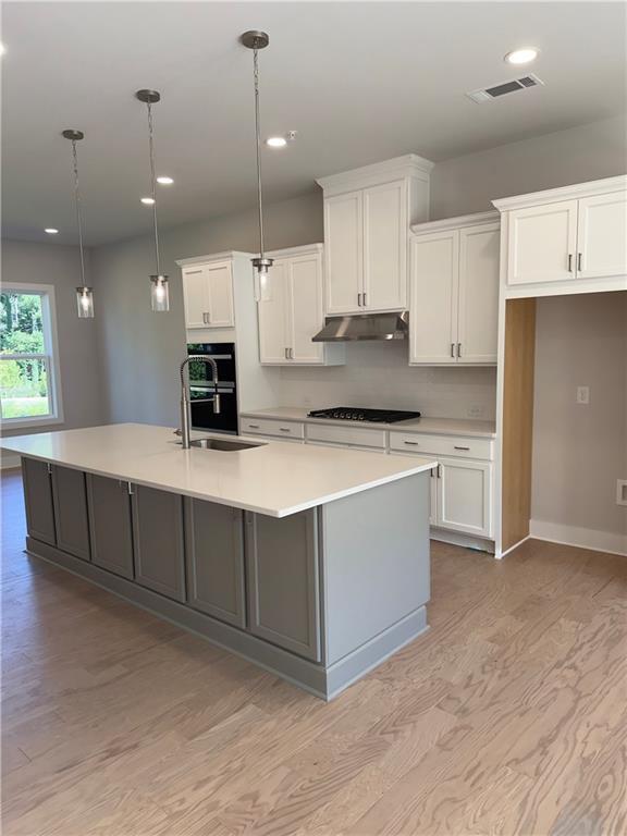 Photo - 2637 Camphor Xing