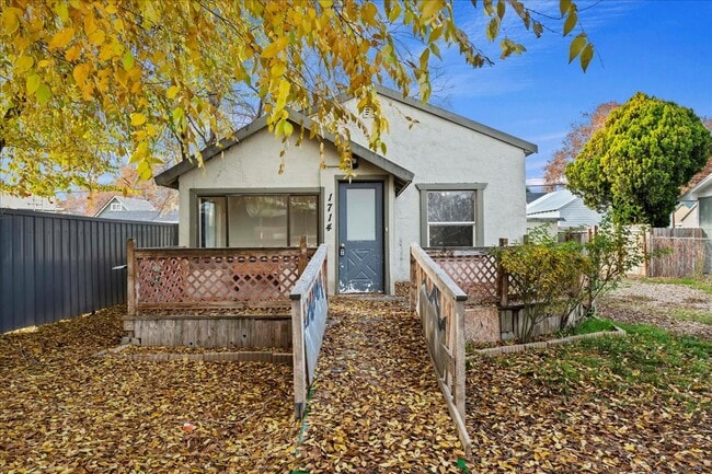 Photo - 1714 Main St