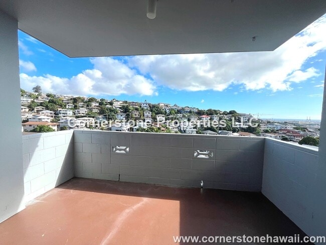 Photo - 2001 Aupuni St