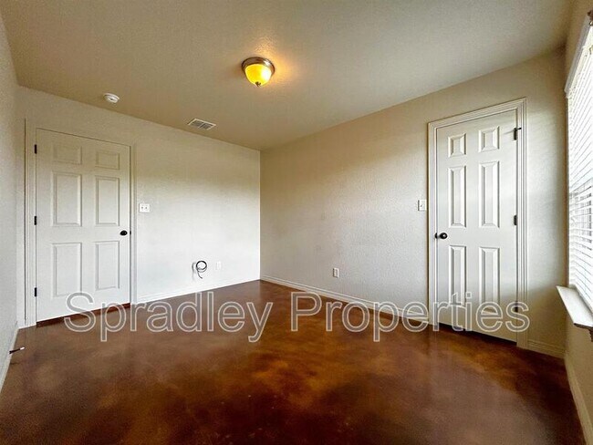 Photo - 215B Andy Ln